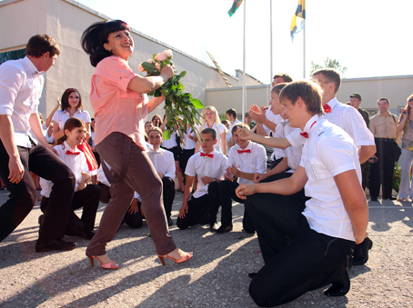 Последний звонок, прозвени на счастье!
