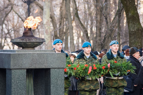 Склоним головы в память о десанте